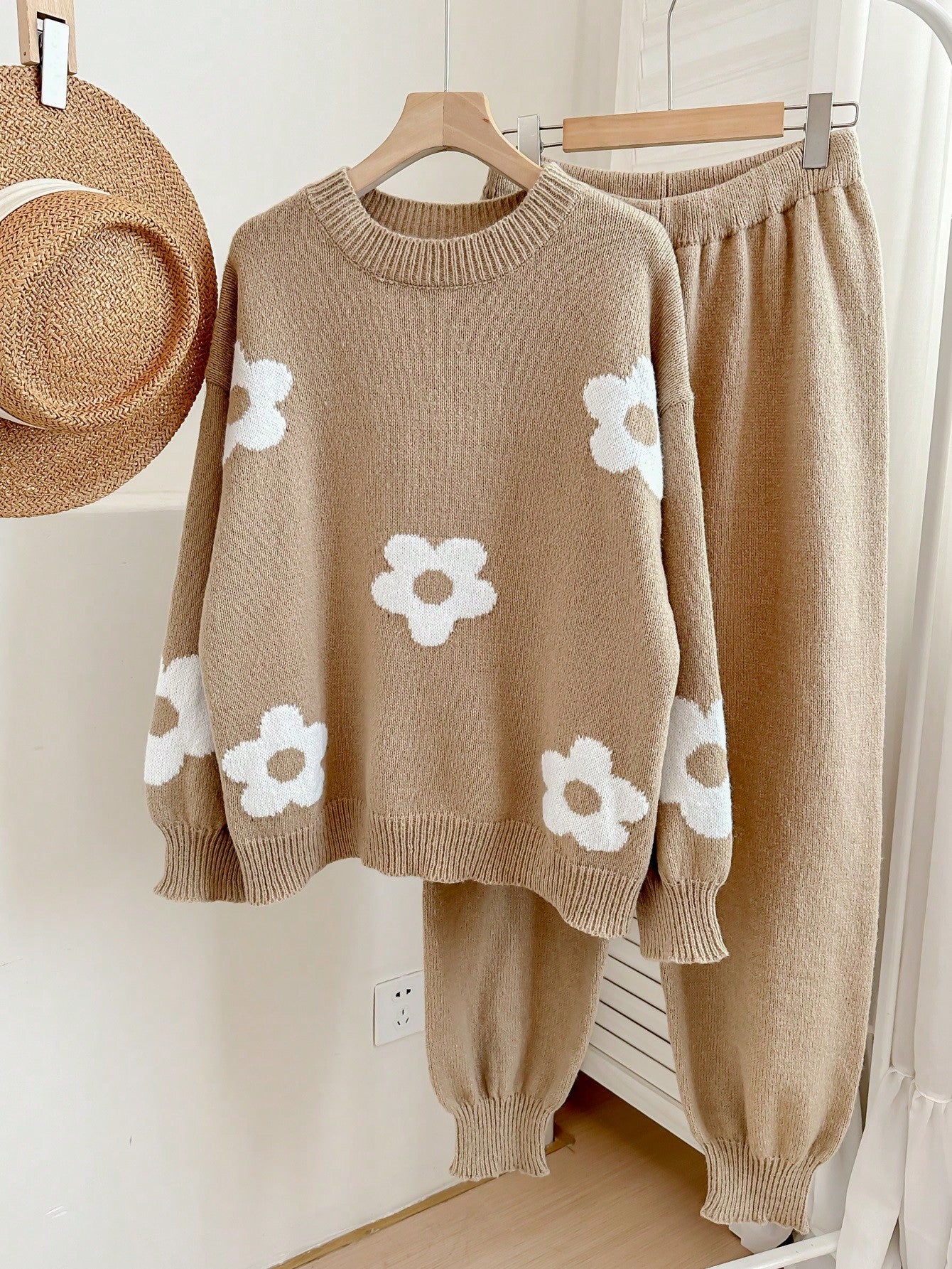 2pcs Women Crochet Flower Pullover Sweatshirt & Long Pants Set