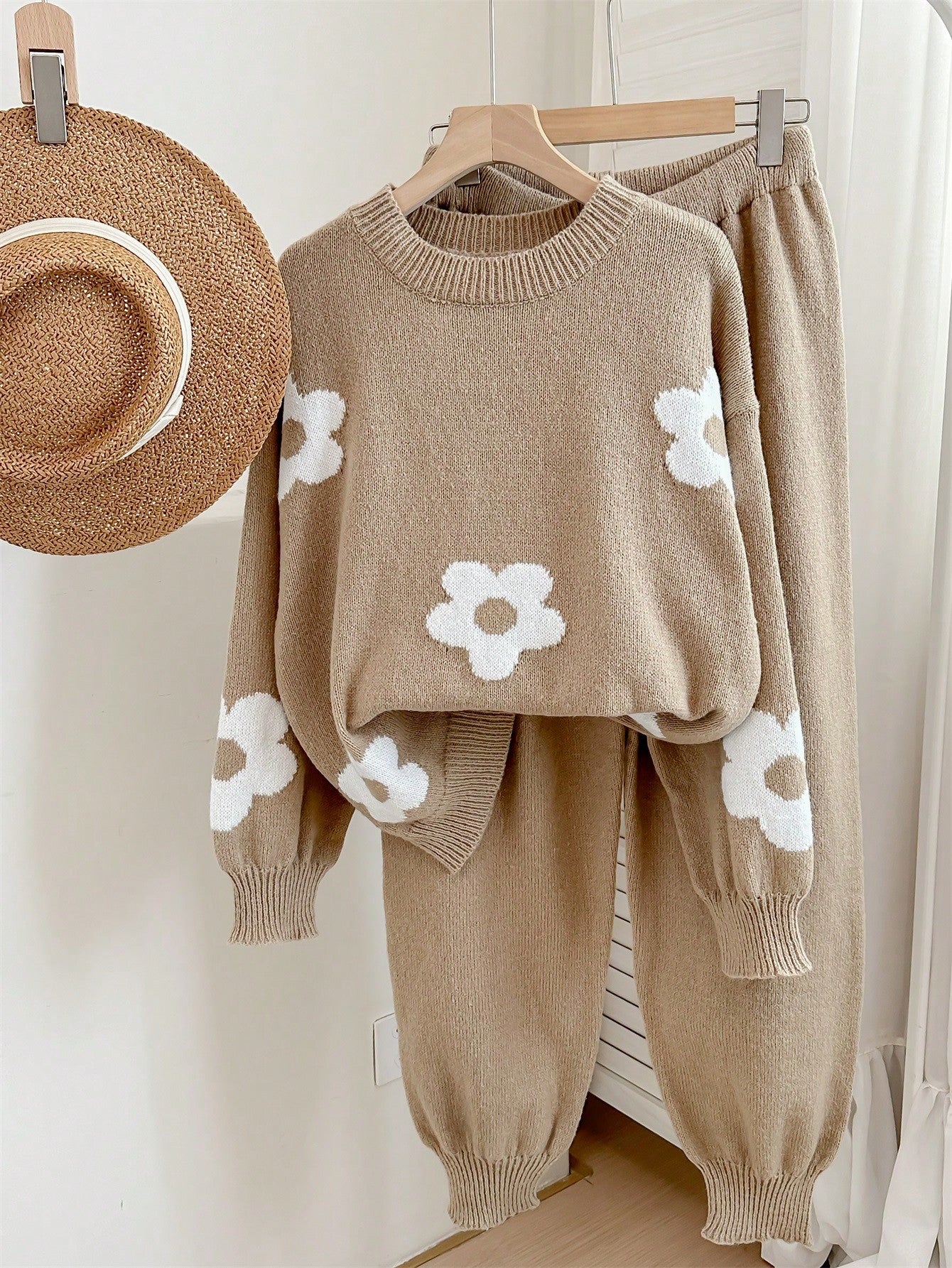 2pcs Women Crochet Flower Pullover Sweatshirt & Long Pants Set